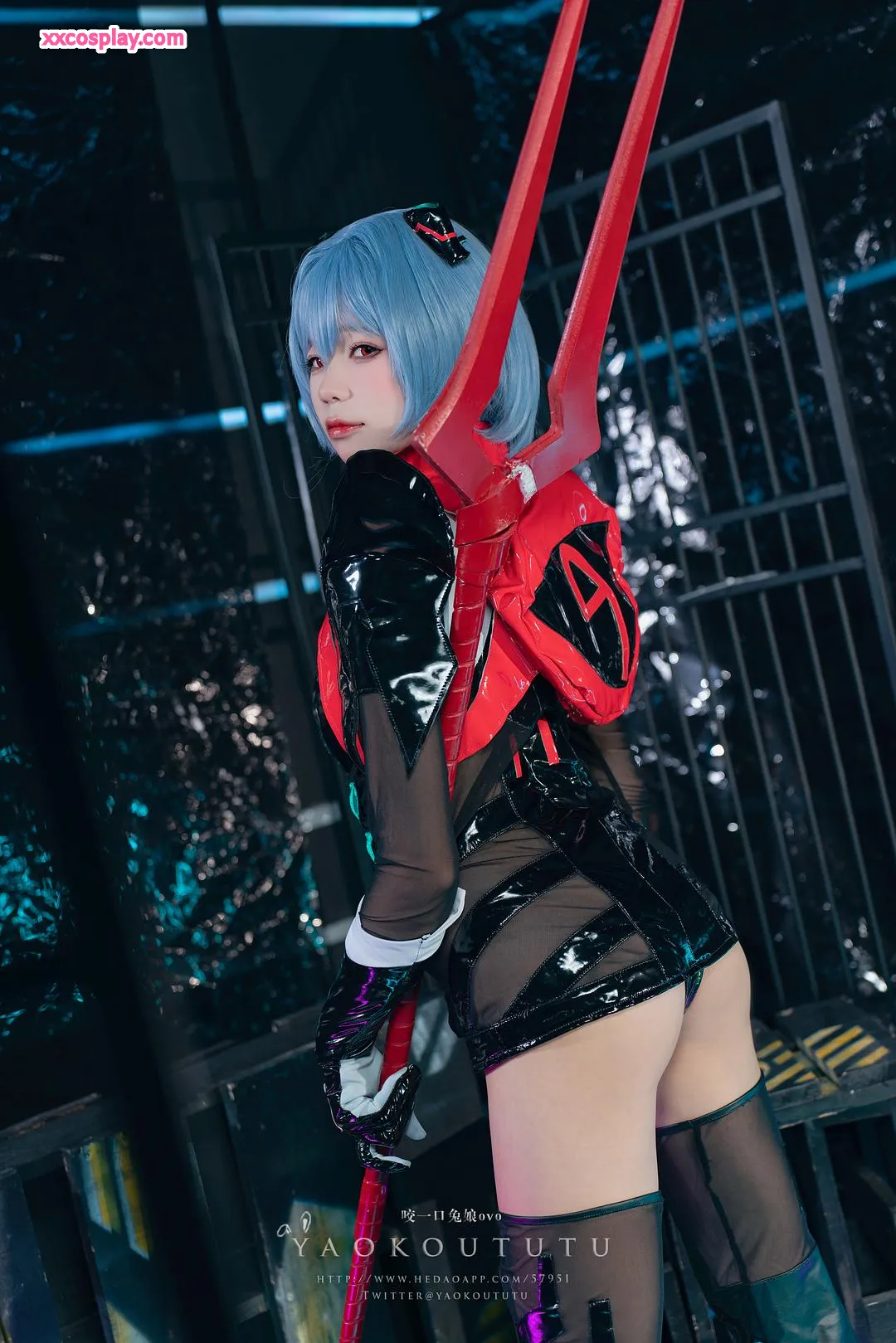 YaoKoututu as Hei Lingbo - Cyberpunk Latex Seduction